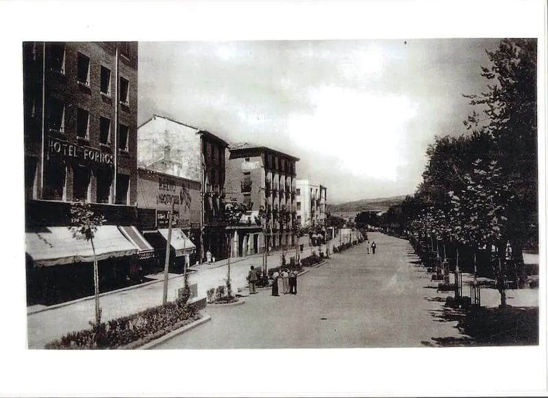 Postal antigua del Paseo de Calatayud